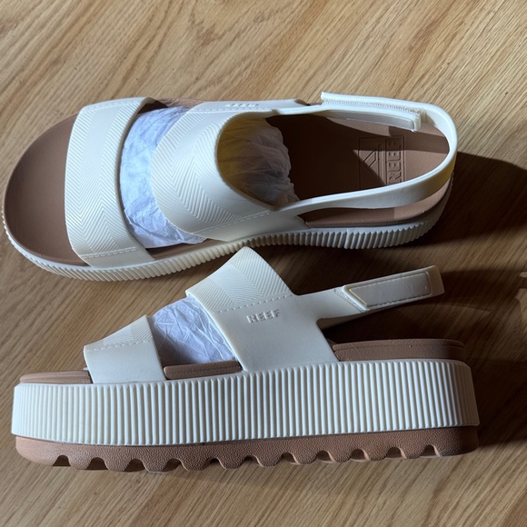 Reef size 9 water vista new Women's White and Tan Sandals - Picture 3 of 11